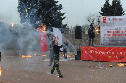 Санкт-Петербург. Файершоу на Марсовом поле  в день 76-летия полного освобождения Ленинграда от фашистской блокады.