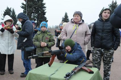 Санкт-Петербург. На Марсовом поле в день 76-летия полного освобождения Ленинграда от фашистской блокады.