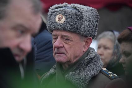 Москва. Бывший полковник ГРУ Владимир Квачков на церемонии прощания с протоиереем Всеволодом Чаплиным  на Троекуровском кладбище.