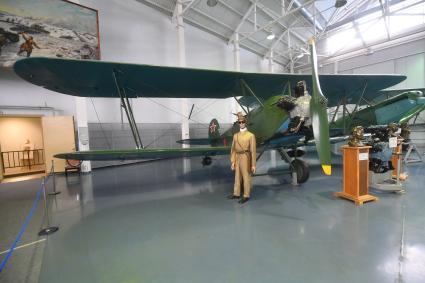 Московская область, Монино. Ночной легкий бомбардировщик По-2 на открытии экспозиции `Самолеты Великой Отечественной войны` в Центральном музее Военно-воздушных сил в Монине.