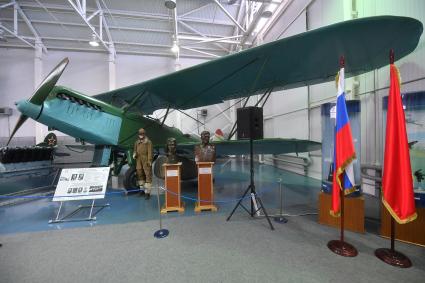 Московская область, Монино. Самолет-разведчик Р-5 на открытии экспозиции `Самолеты Великой Отечественной войны` в Центральном музее Военно-воздушных сил в Монине.