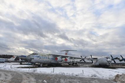 Московская область, Монино. Военно-транспортный самолет Ил-76 в  экспозиции `Самолеты Великой Отечественной войны` в Центральном музее Военно-воздушных сил в Монине.