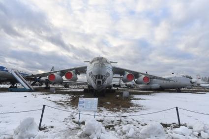 Московская область, Монино. Военно-транспортный самолет Ил-76 в  экспозиции `Самолеты Великой Отечественной войны` в Центральном музее Военно-воздушных сил в Монине.