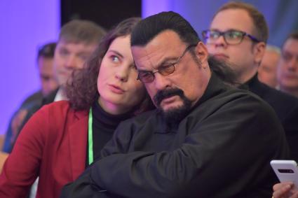 Москва. Американский актер Стивен Сигал во время учредительного собрания политической партии `За правду`.