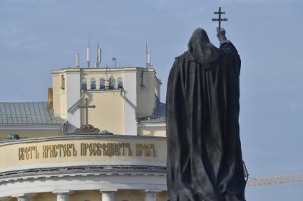 Москва. Памятник Патриарху Гермогену в Александровском саду.