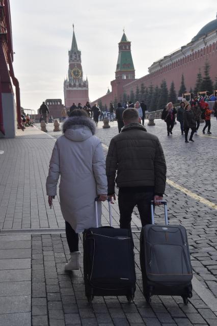 Москва. Посетители и туристы на  Красной площади.