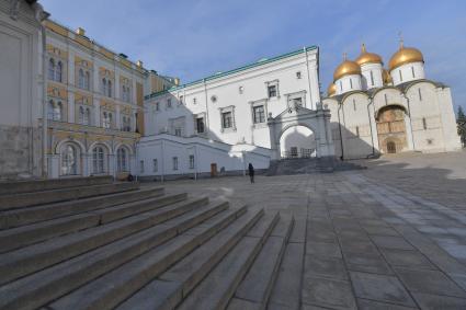 Москва. Вид на  Успенский собор  в Кремле.