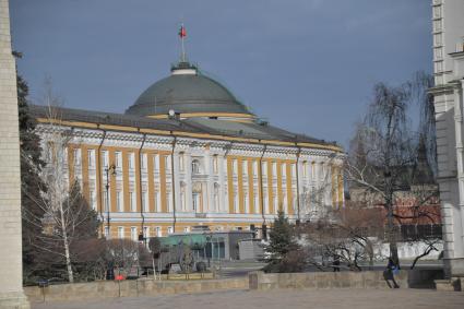 Москва. Вид на Сенатский дворец в Кремле.