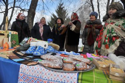 Екатеринбург. Празднование широкой масленицы в парке \'Таганская слобода\'.