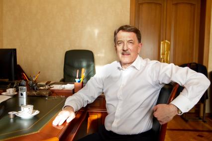 Москва. Бывший вице-премьер РФ Алексей Гордеев во время интервью.
