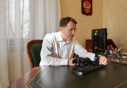 Москва. Бывший вице-премьер РФ Алексей Гордеев во время интервью.