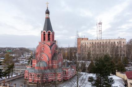 Ржев. Вид на церковь Новомучеников и Исповедников.