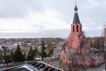 Ржев. Вид на церковь Новомучеников и Исповедников.