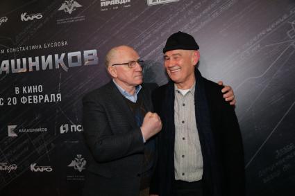 Диск395. Кинотеатр КАРО 11 ОКТЯБРЬ. Премьера фильма КАЛАШНИКОВ. 2020. На снимке: актер Валерий Баринов и продюсер, сценарист фильма Сергей Бодров (справа)