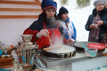 Красноярск. Во время праздничных гуляний в честь Широкой Масленицы.