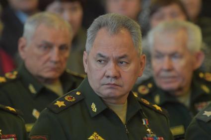 Москва. Министр обороны РФ Сергей Шойгу на церемонии прощания с маршалом Советского Союза Дмитрием Язовым на Федеральном военном мемориальном кладбище в Мытищах.