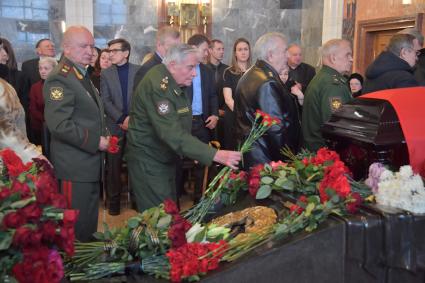 Москва.  На церемонии прощания с маршалом Советского Союза Дмитрием Язовым на Федеральном военном мемориальном  кладбище в Мытищах.