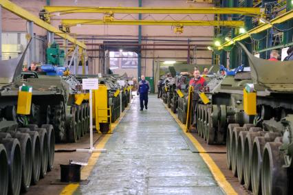 Санкт-Петербург. Танки Т-34 на 61-ом бронетанковом ремонтном заводе.