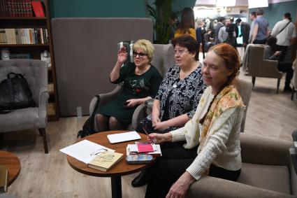 Москва. Пенсионеры  в новом социальном центре `Мой социальный центр` для пенсионеров  на улице Сергия Радонежского.