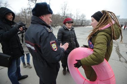 Екатеринбург. Митинг фкеминисток за соблюдение  прав женщин в Международный женский день