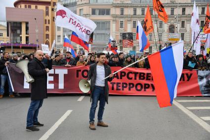 Москва.  Глава Красносельского муниципального округа Илья Яшин  на  марше памяти политика Бориса Немцова.