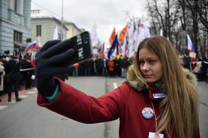 Москва. Участники  марша памяти политика Бориса Немцова.