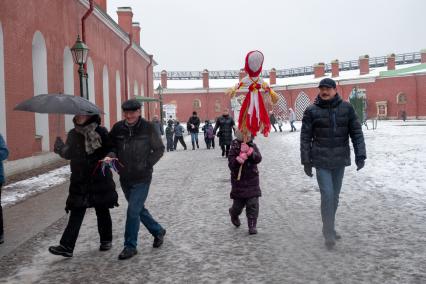 Санкт-Петербург. Во время праздничных гуляний в честь Широкой Масленицы.