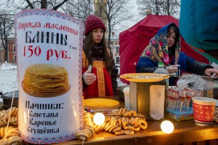 Санкт-Петербург. Во время праздничных гуляний в честь Широкой Масленицы.