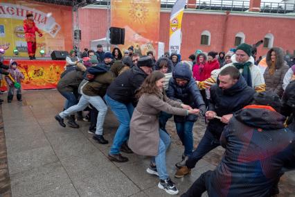 Санкт-Петербург. Во время праздничных гуляний в честь Широкой Масленицы.