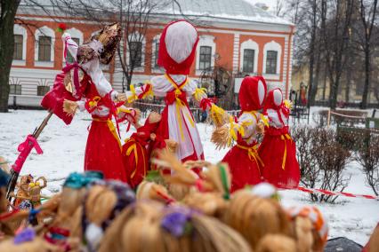 Санкт-Петербург. Во время праздничных гуляний в честь Широкой Масленицы.