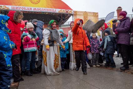 Санкт-Петербург. Во время праздничных гуляний в честь Широкой Масленицы.