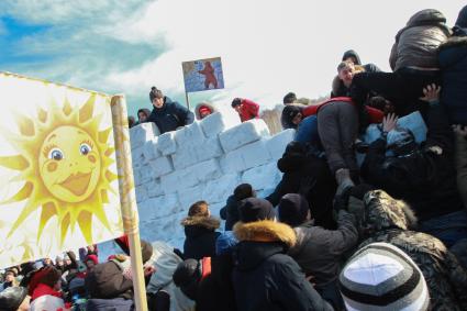 Иркутск.  Во время масленичных гуляний.