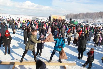 Иркутск.  Во время масленичных гуляний.