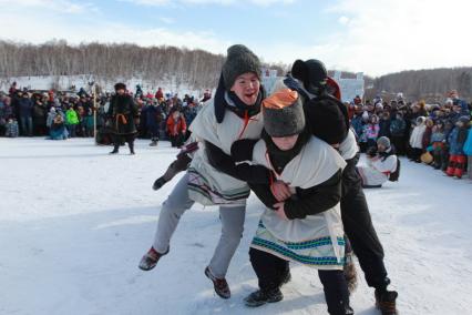 Иркутск.  Во время масленичных гуляний.