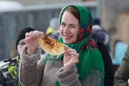 Красноярский край, с. Сухобузимское.  Участница масленичных гуляний.