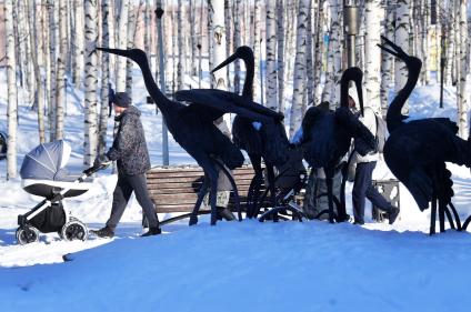 Ханты-Мансийск.   Скульптуры в городском парке.