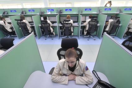Москва. Работники колл-центра на территории станции скорой и неотложной помощи имени А.С. Пучкова в рамках подготовки борьбы с коронавирусом.
