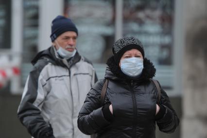 Екатеринбург. Горожане в медицинских масках во время эпидемии коронавируса COVID-19