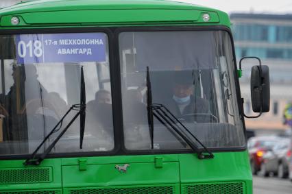 Екатеринбург. Горожане в медицинских масках во время эпидемии коронавируса COVID-19