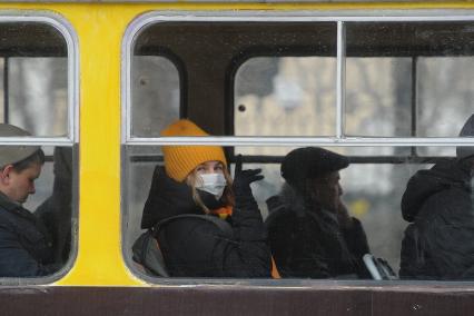 Екатеринбург. Горожане в медицинских масках во время эпидемии коронавируса COVID-19