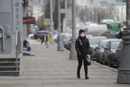 Екатеринбург. Горожане в медицинских масках во время эпидемии коронавируса COVID-19