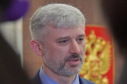 Москва. Министр транспорта РФ Евгений Дитрих перед началом заседания правительства РФ.
