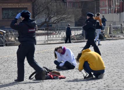 Москва.   Сотрудники полиции на Красной площади.