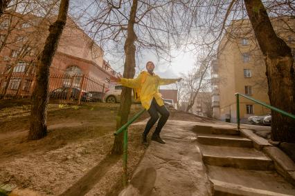 Москва.   Сотрудник сервиса по доставке еды `Яндекс Еда`.