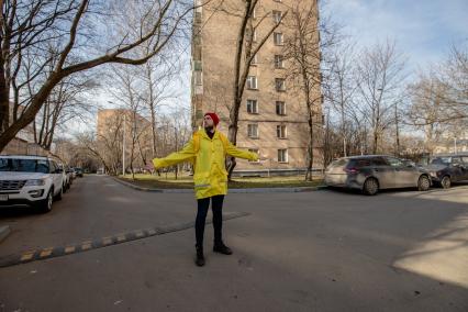 Москва. Сотрудник сервиса по доставке еды `Яндекс Еда`.