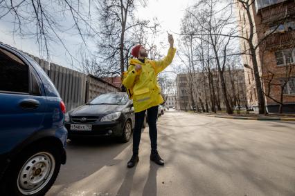 Москва.   Сотрудник сервиса по доставке еды `Яндекс Еда`.