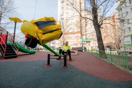 Москва.   Сотрудник сервиса по доставке еды `Яндекс Еда`.