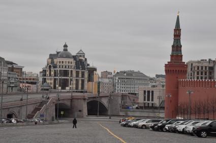 Москва.  Вид на Большой Москворецкий мост.