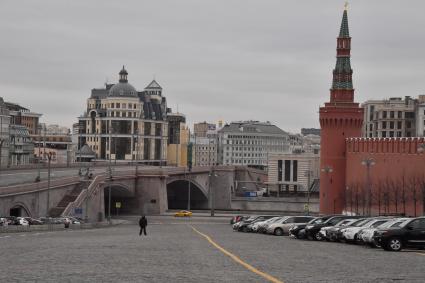 Москва.  Вид на Большой Москворецкий мост.