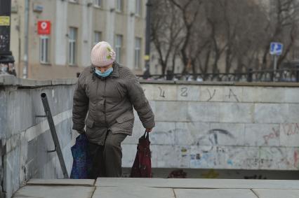 Екатеринбург. Горожане во время нерабочей недели объявленной президентом РФ для снижения темпов распространения коронавируса COVID-19